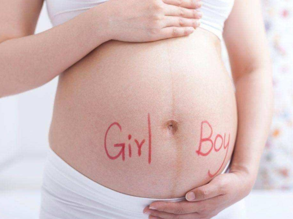 喜欢顶妈妈肚皮的胎儿是男孩还是女孩呀？